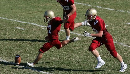 -“英超豪门大比拼：争夺榜首引发关注”，英超十大豪门球队